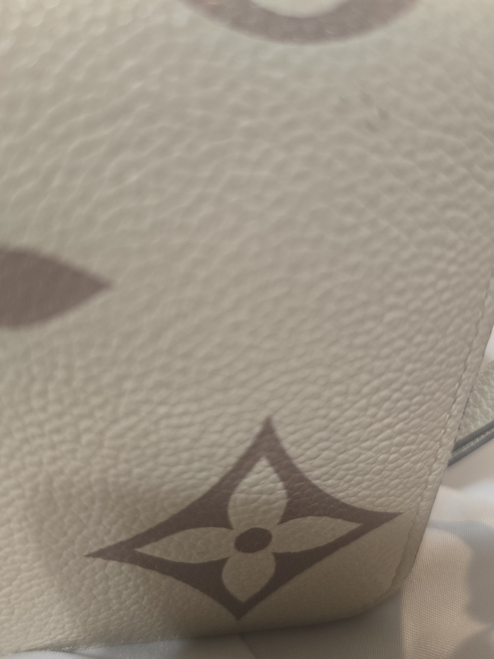 Authentic Louis Vuitton Empreinte Monogram Zippy Wallet - Cream/Tan Microchipped - Picture 12 of 16